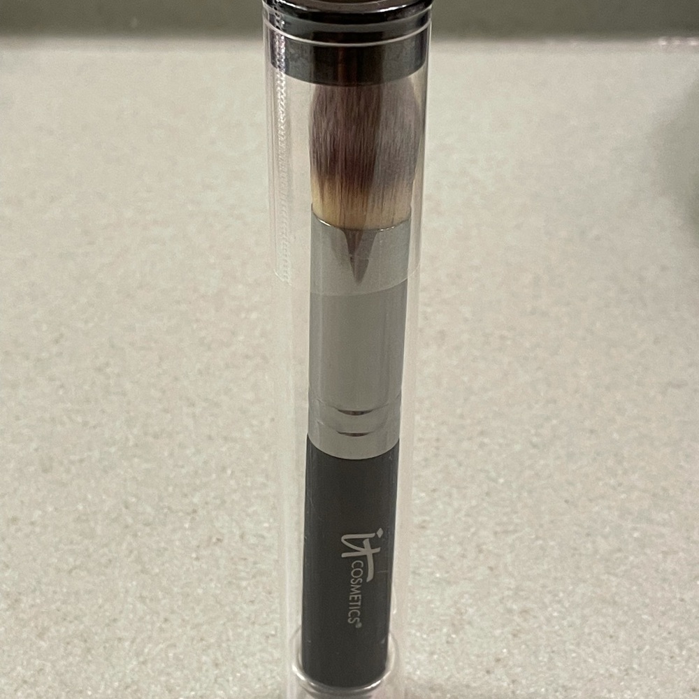 Heavenly Luxe Pointed Precision Complexion Brush